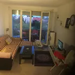 Appartement Chaleureux Et Calme