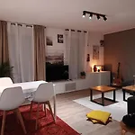 Stylish 1-Bedroom Flat With Beautiful Terrace , For A Cosy Retreat