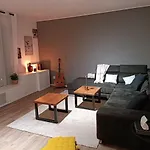Stylish 1-Bedroom Flat With Beautiful Terrace , For A Cosy Retreat