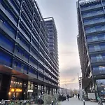 Bel Appartement Contemporain Avec Terrasse Climatisation Et Parking Payant En Option
