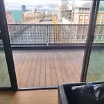 Bel Appartement Contemporain Avec Terrasse Climatisation Et Parking Payant En Option