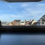 Clapclap Hotel, Food & Bar