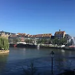 Au Quai Des Pecheurs