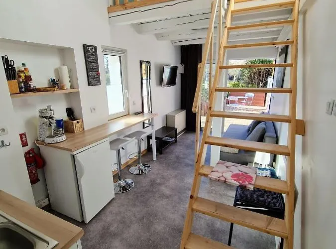 Studio Mezzanine Chez Papou, Ville Et Foret