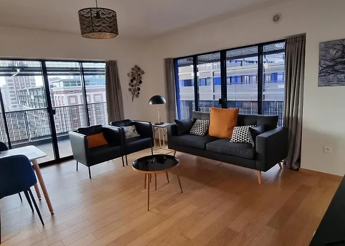 Bel Appartement Contemporain Avec Terrasse Climatisation Et Parking Payant En Option