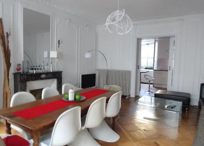 Les Serruriers - Appartement Spacieux Avec Terrasse & Parking