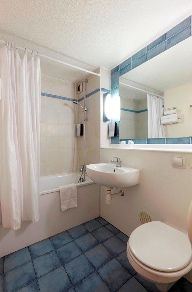 Kyriad Direct Strasbourg Ouest - Zenith Hotel 3*