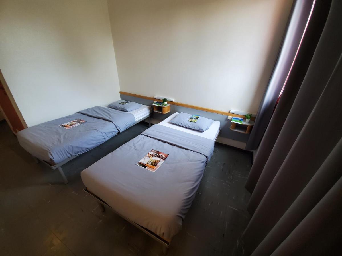 Hi 2 Rives Hostel *