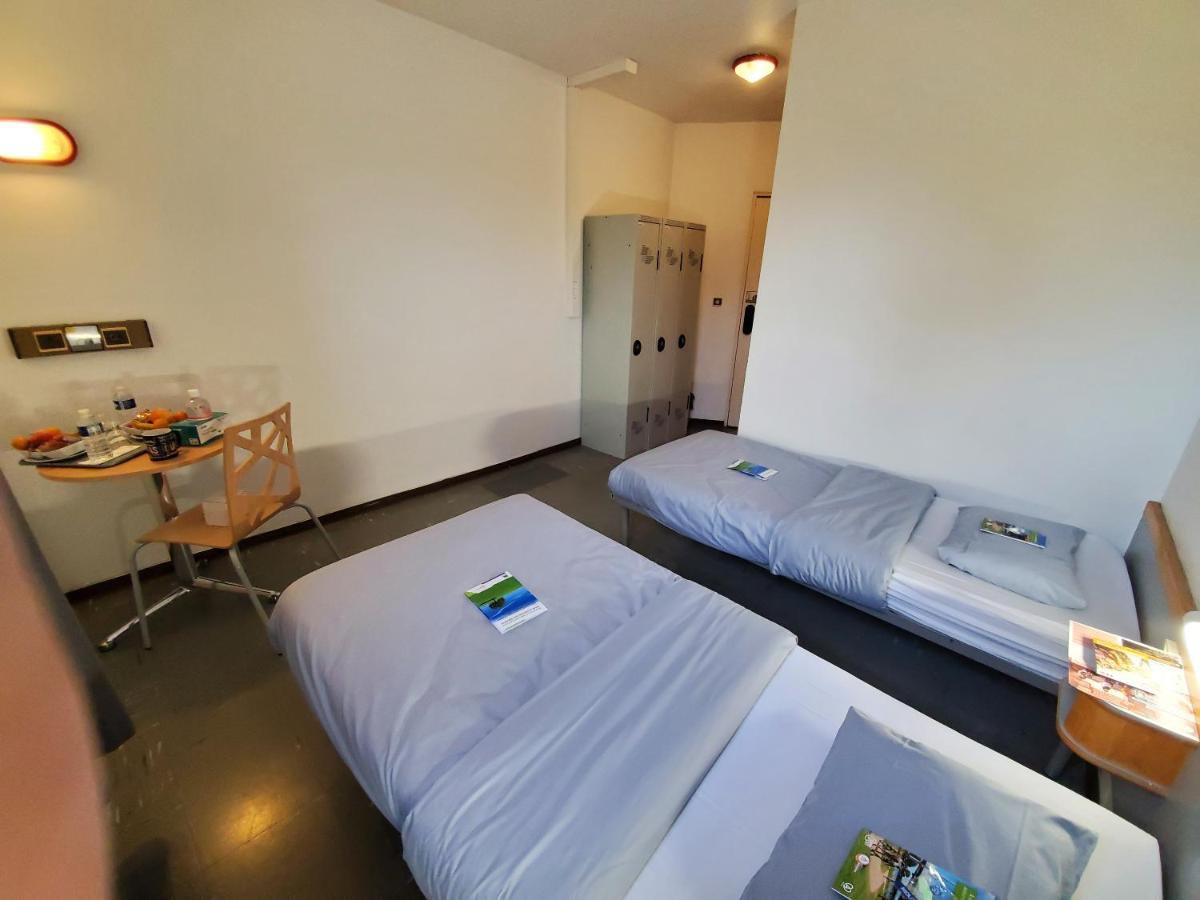 Hi 2 Rives Hostel *