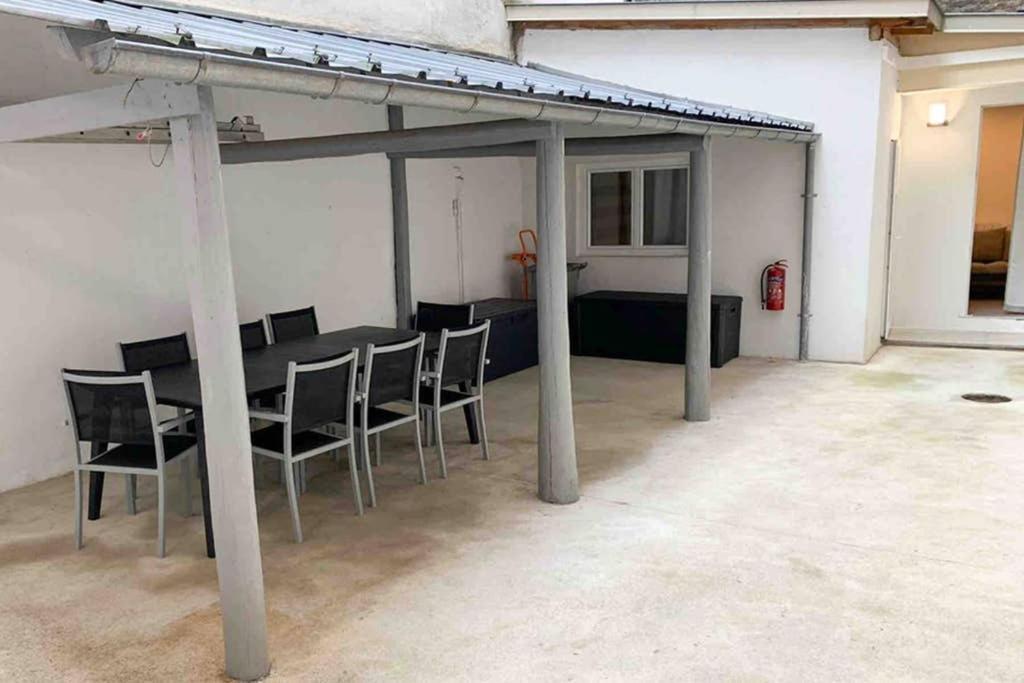 La Cour Du Faubourg 3 *