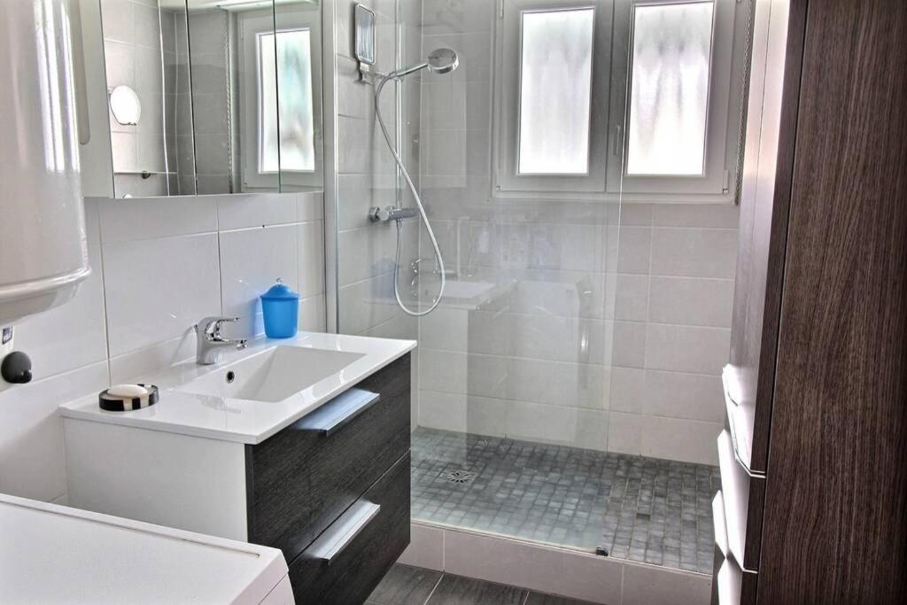 Apartment 3 Pieces En Plein Centre De *