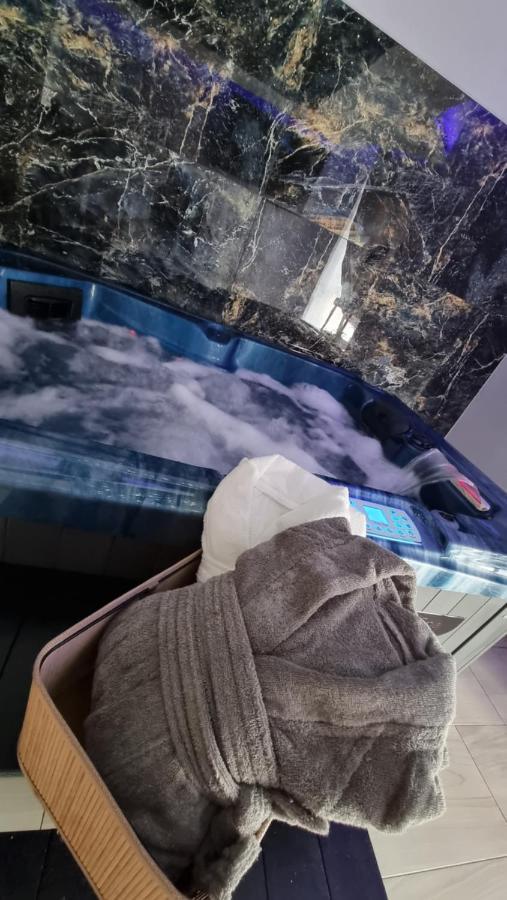 Royalspa D'amour Avec Jacuzzi Privatif Daire Strazburg