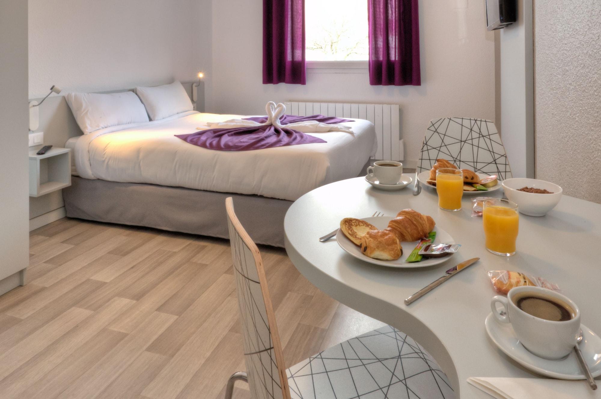 Centre Aparthotel 3*