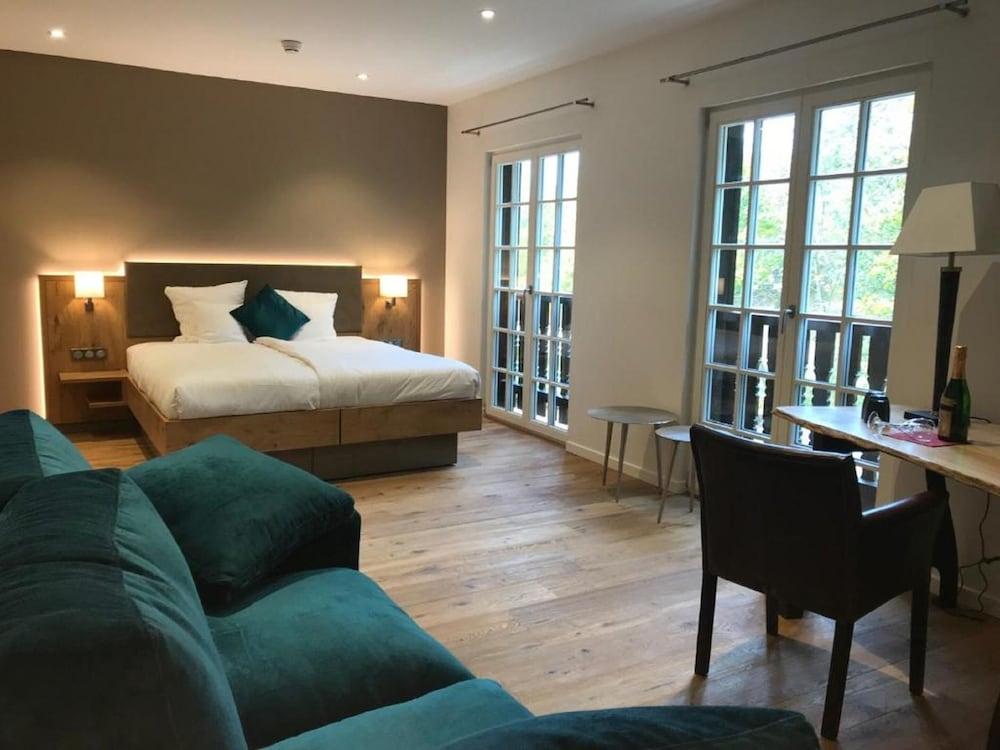 Chateau De Pourtales Hotel