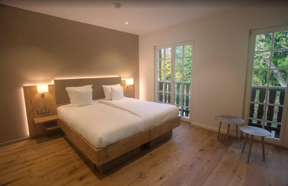 Hotel Chateau De Pourtales 3*