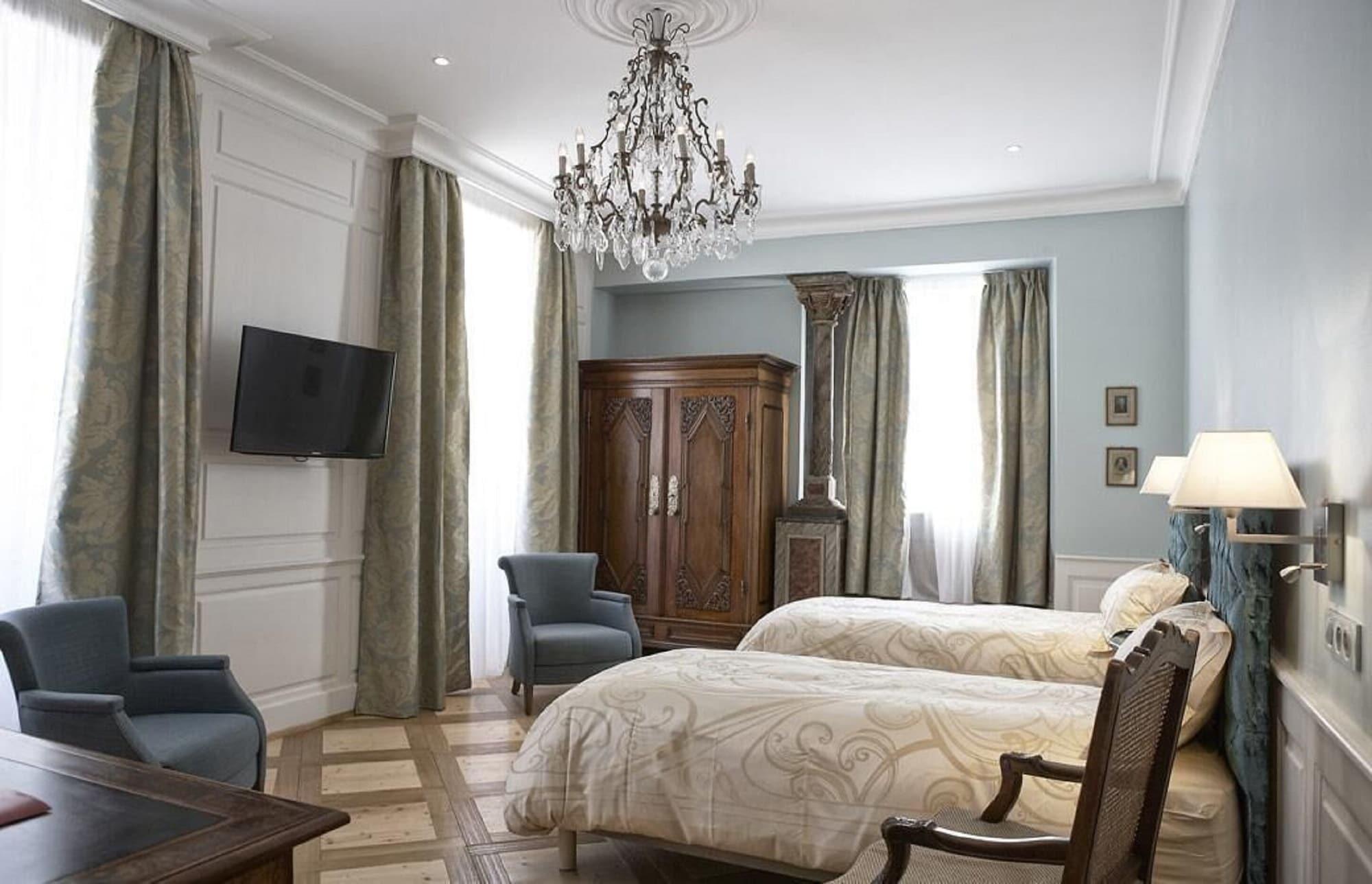 & Le Bouclier D'or Otel 4*
