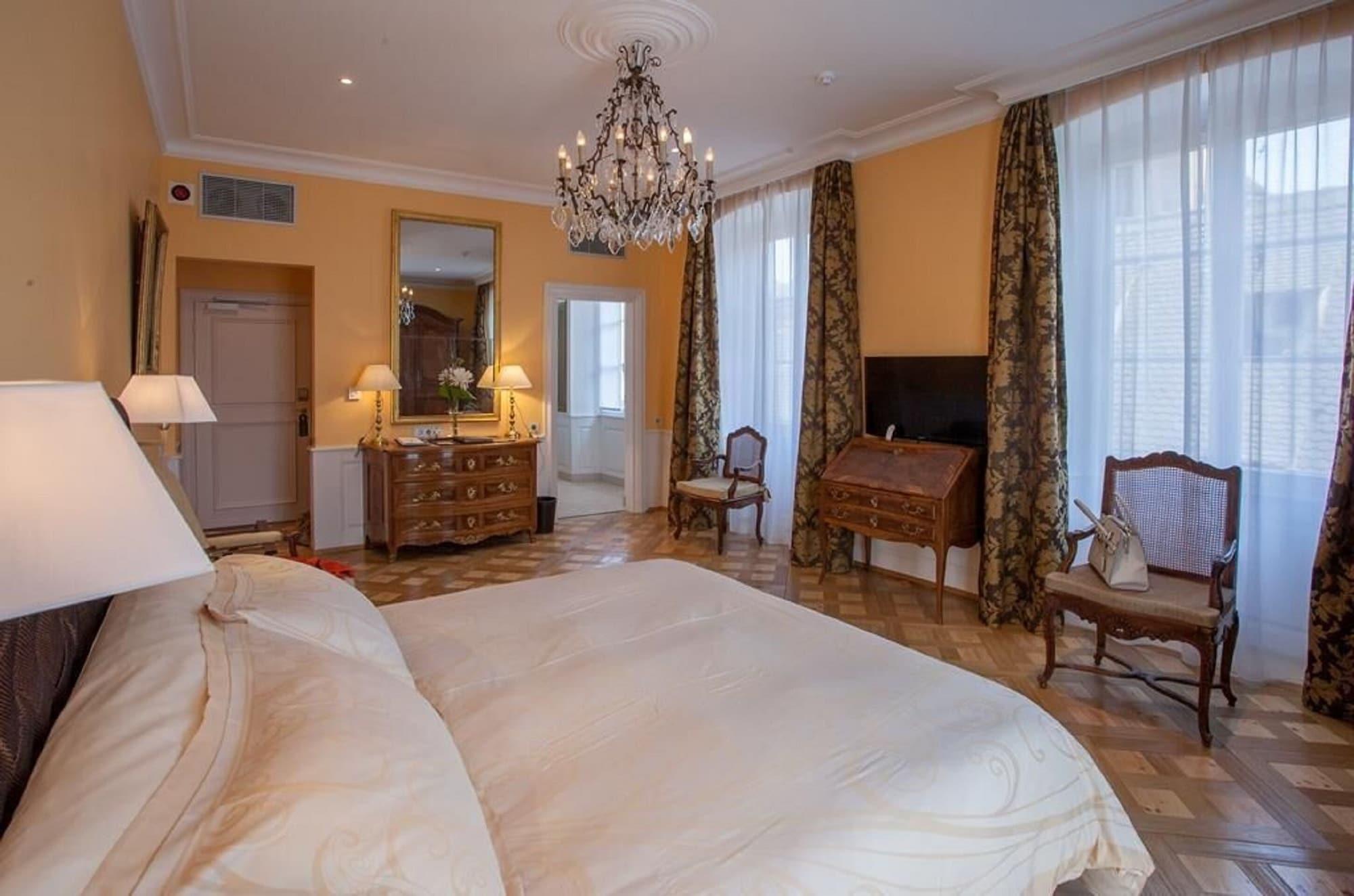 Otel & Le Bouclier D'or