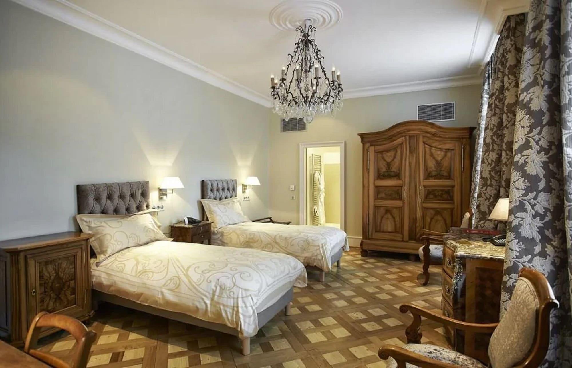 Otel & Le Bouclier D'or