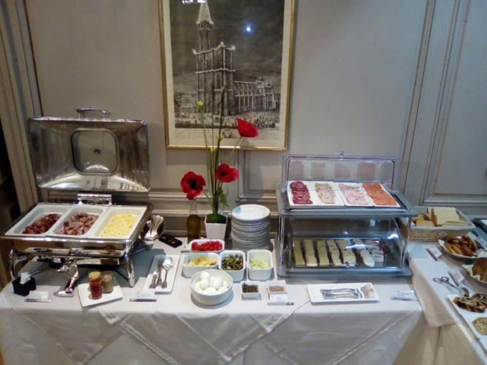 Otel & Le Bouclier D'or
