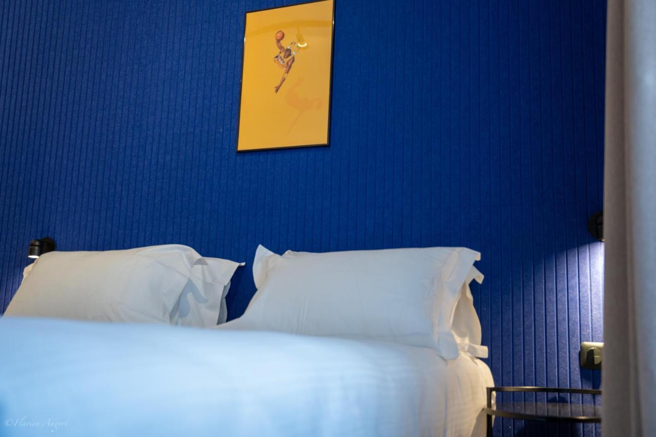 Clapclap Hotel, Food & Bar