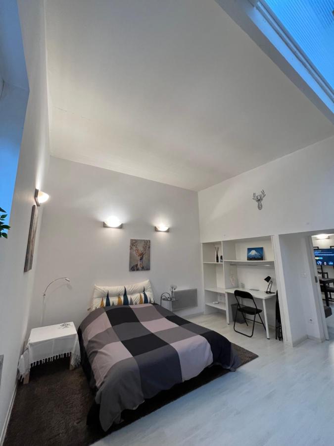 Appartement Superbe 2p Proche Centre Avec Nouvelle Literie Et Parking Gratuit Dans La Rue