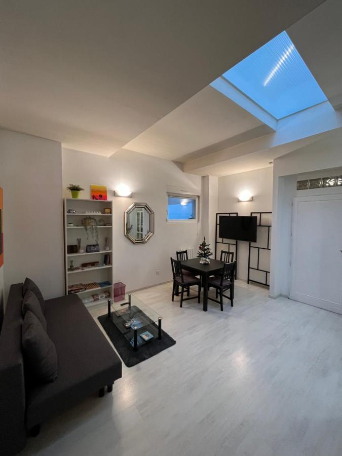 Superbe 2p Proche Centre Avec Nouvelle Literie Et Parking Gratuit Dans La Rue Appartement