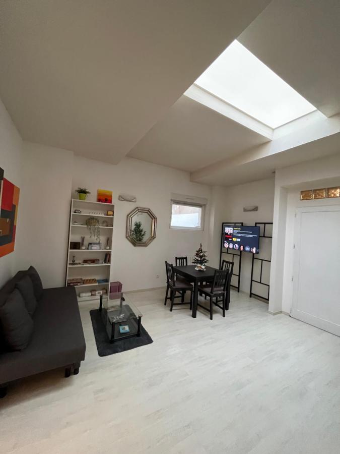 Appartement Superbe 2p Proche Centre Avec Nouvelle Literie Et Parking Gratuit Dans La Rue