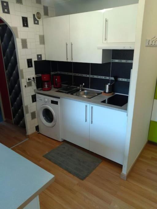 Cosy Colette,climatise Avec Stationnement Gratuit. Apartment *