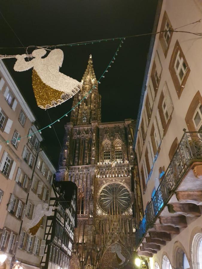 Face A La Cathedrale Strasbourg