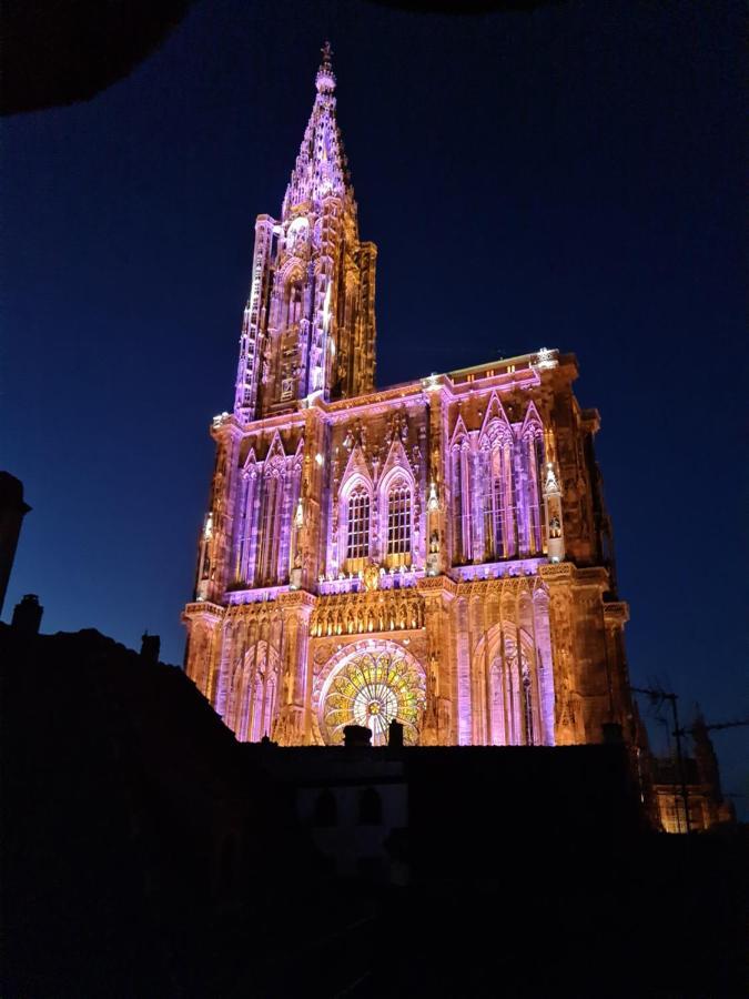 Face A La Cathedrale * Strasbourg