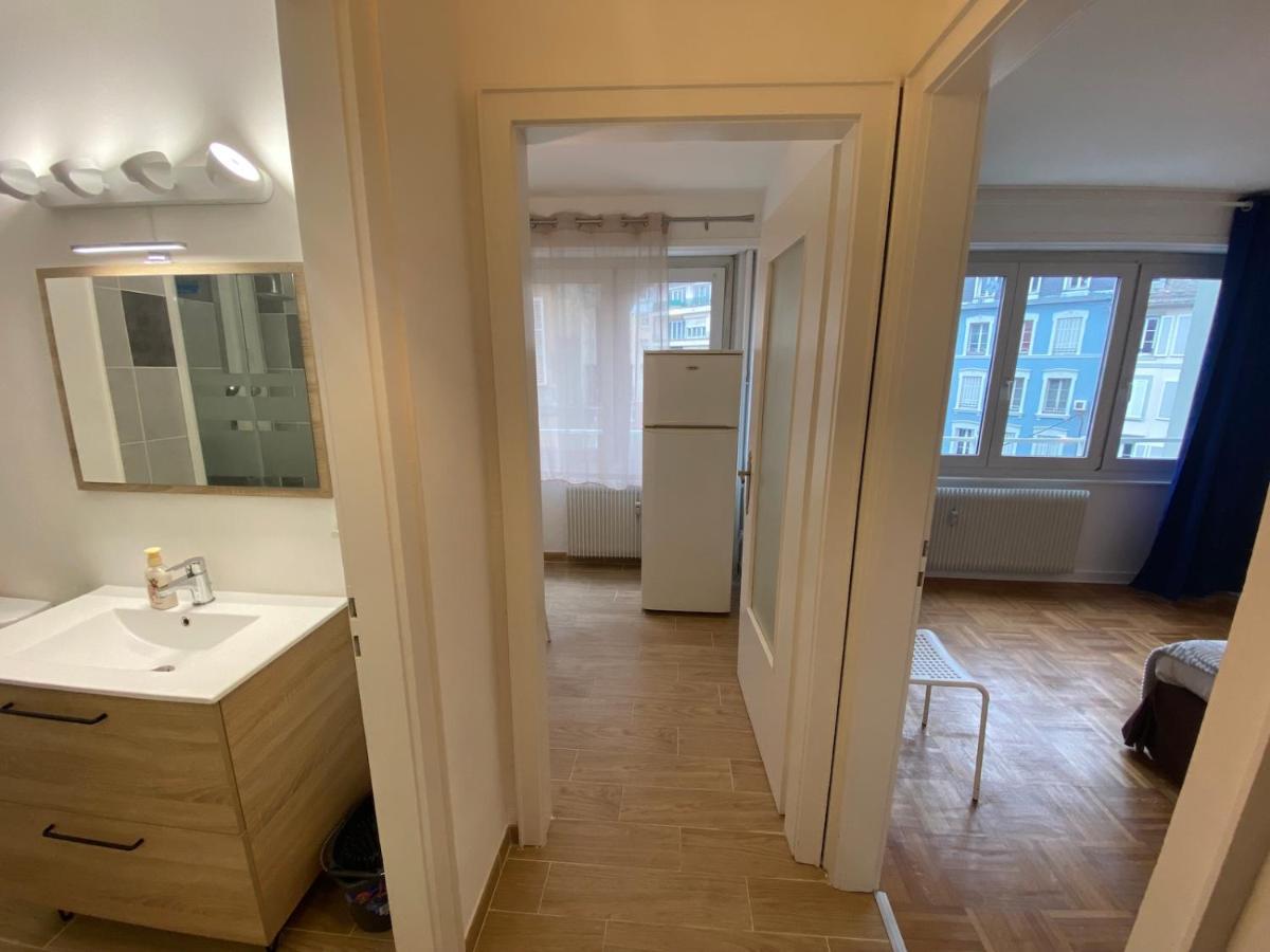 Appart Gare Parking Apartment *
