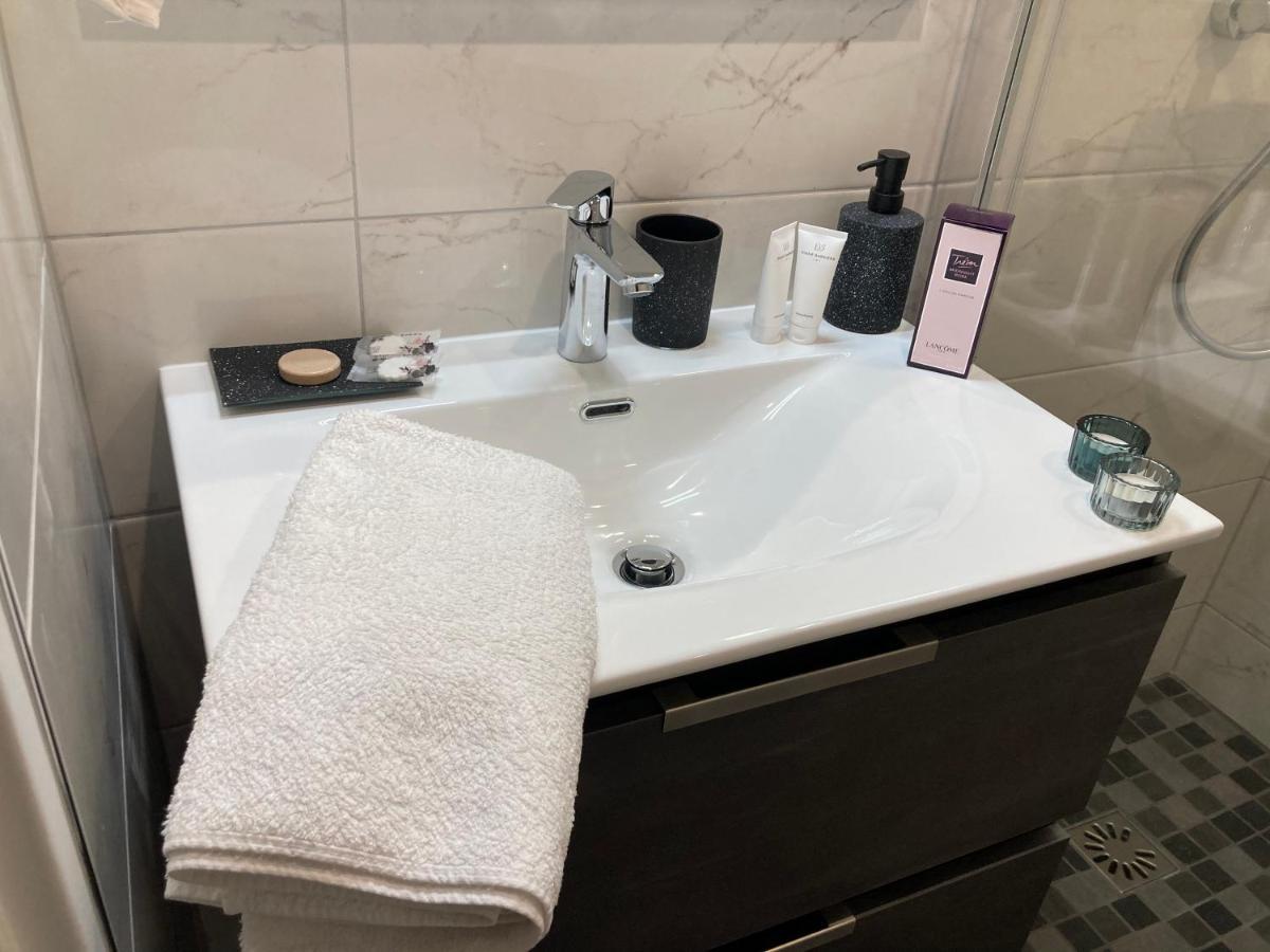 «la Source De Valaura » De L'eau A L'or Apartament