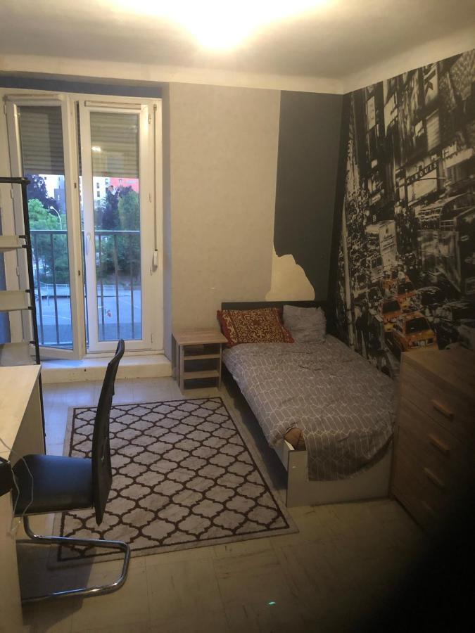Appartement Chaleureux Et Calme
