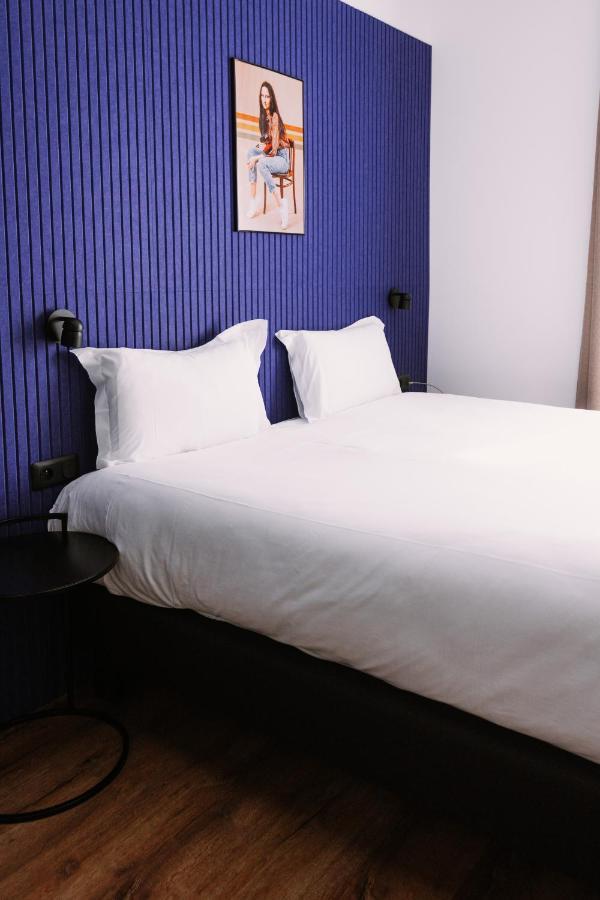 Clapclap Hotel, Food & Bar