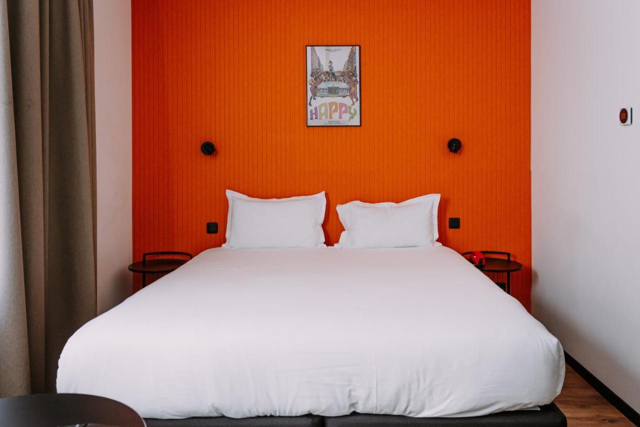 Clapclap Hotel, Food & Bar