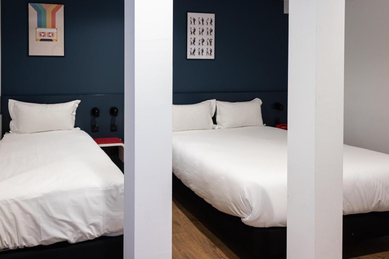 Clapclap Hotel, Food & Bar