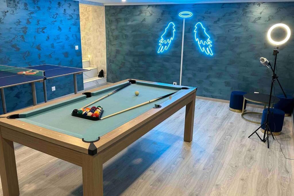 Spacieuse Sauna Billiard Netflix Straatsburg