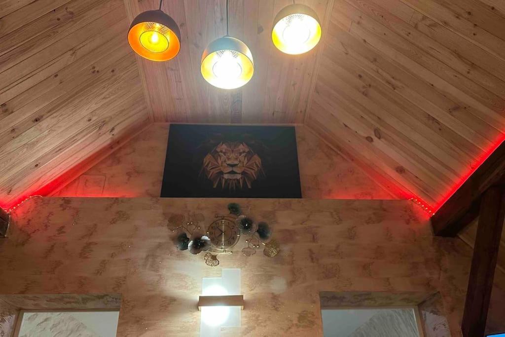 Spacieuse Sauna Billiard Netflix