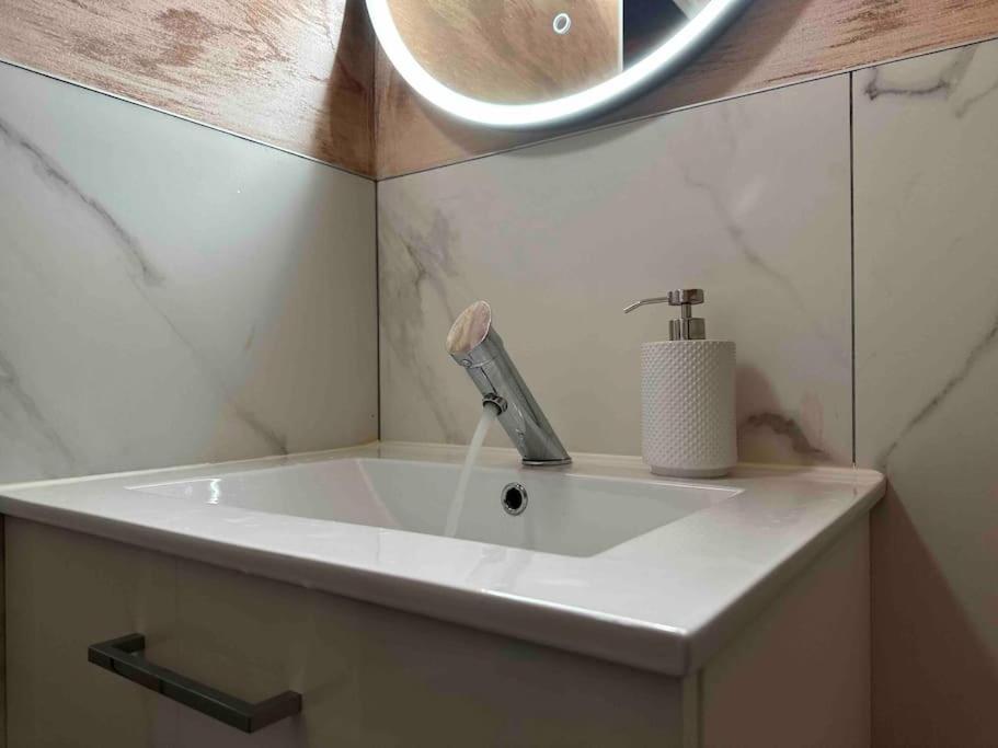 Spacieuse Sauna Billiard Netflix * Straatsburg