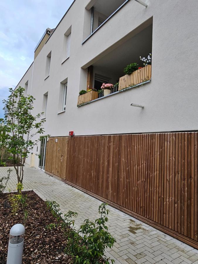 Apartment Superbe Dans Un Quartier Neuf Et Calme *