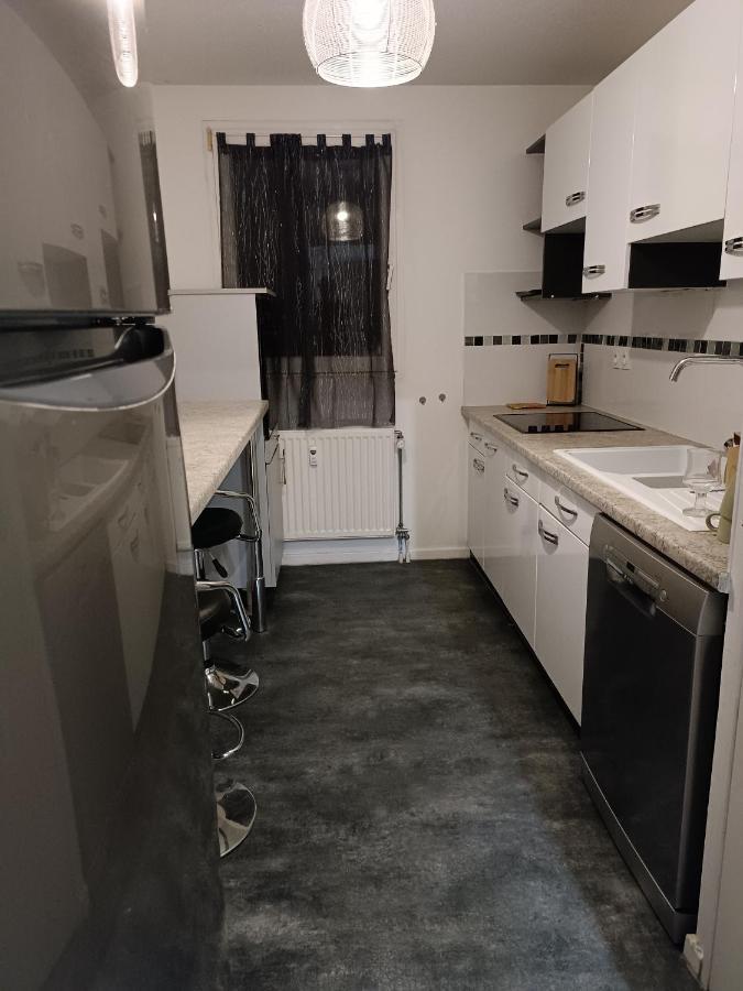 Stylish 1-bedroom Flat With Beautiful Terrace , For A Cosy Retreat Apartament *