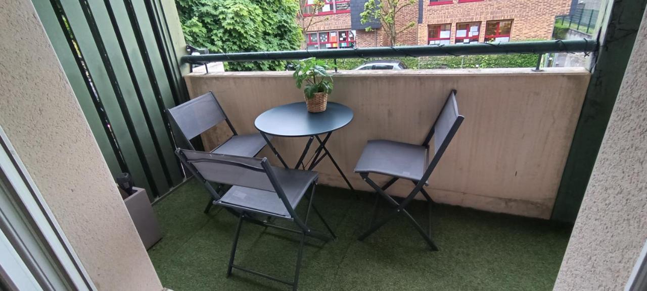 Stylish 1-bedroom Flat With Beautiful Terrace , For A Cosy Retreat Apartament