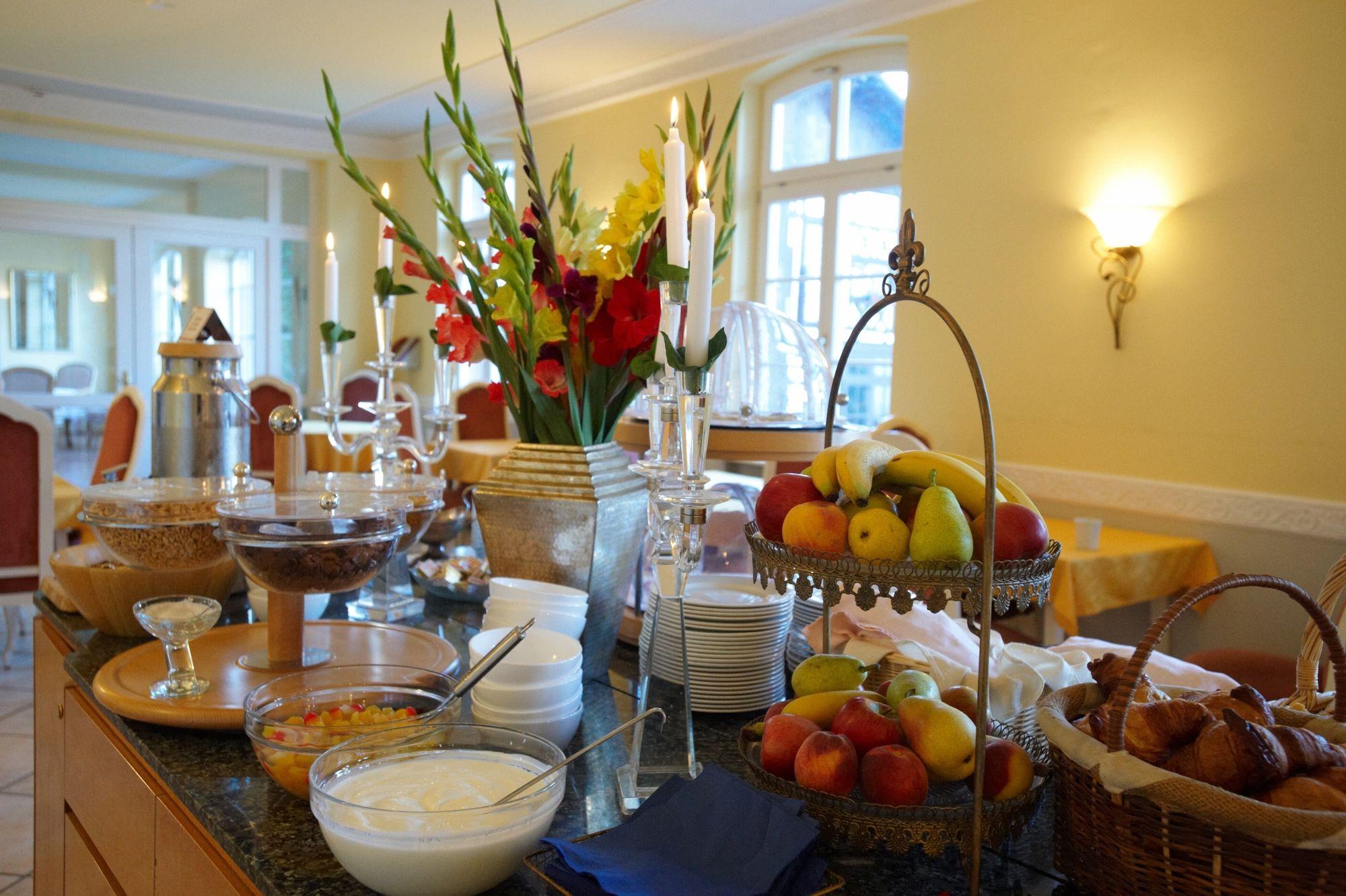 Chateau De Pourtales Hotel