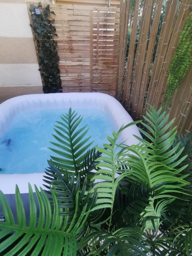 Les Cedres - Jacuzzi, Terrasse & Jardin - Wifi - Stationnement Gratuit Dans La Rue Apartment