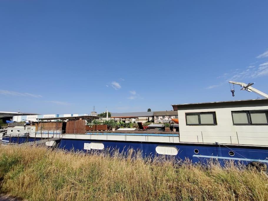 Captain's Cabin: Cosy Flat On A House Boat Straatsburg
