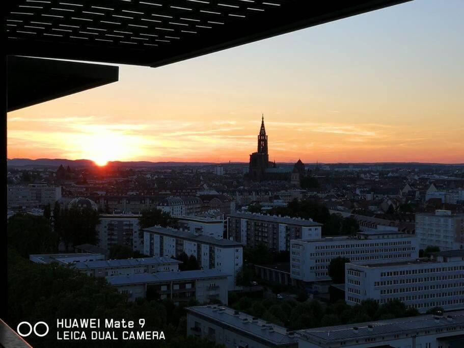 Bassin D'austerlitz - Avec Terrasse Dans L'une Des Tours Black Swans Appartement