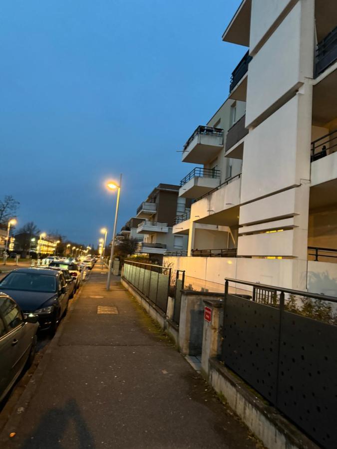 Appartement Calme Avec Balcon, A 4km Du Centre, Parking, Wi-fi, Netflix Gratuit