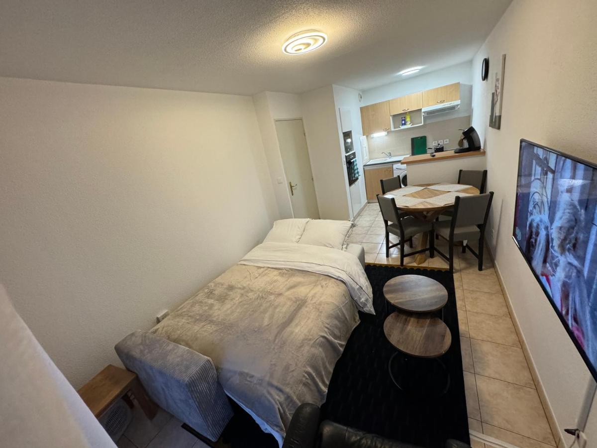 Calme Avec Balcon, A 4km Du Centre, Parking, Wi-fi, Netflix Gratuit Appartement *