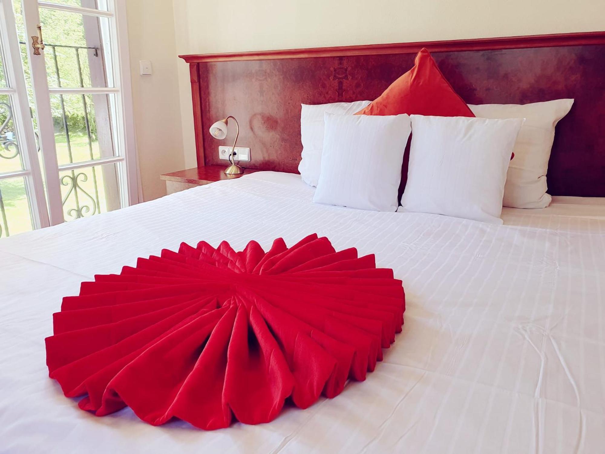 Chateau De Pourtales Hotel