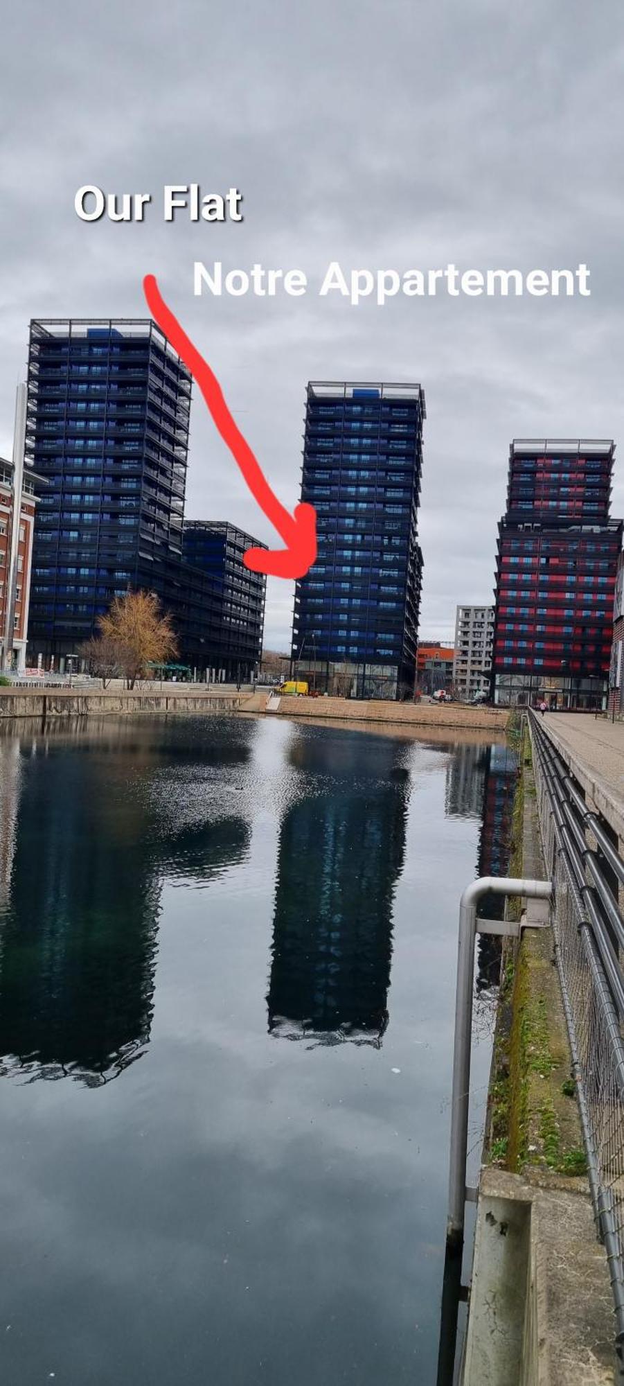 Bel Appartement Contemporain Avec Terrasse Climatisation Et Parking Payant En Option Apartament